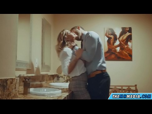 ❤️ כשבלונדינית חזה מפתה אותך בשירותים ציבוריים פורנו vk ב-iw.tubesexer-com.ru ❌